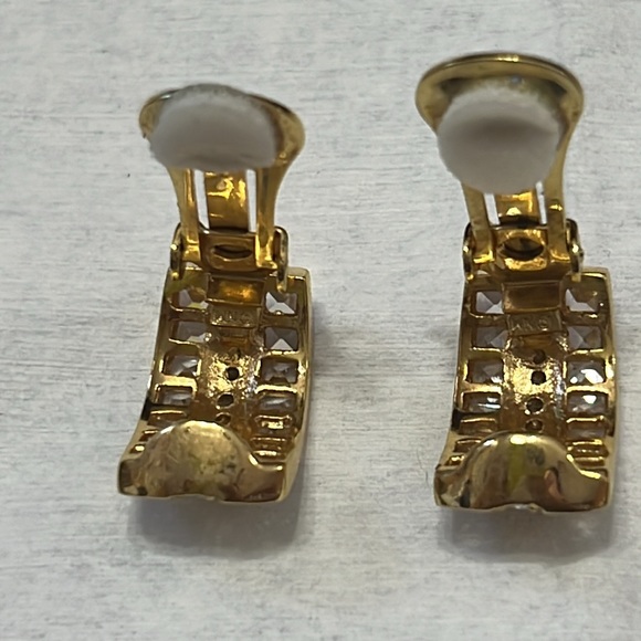 Nolan Muller clip earring , gold plated metal. - Picture 5 of 6